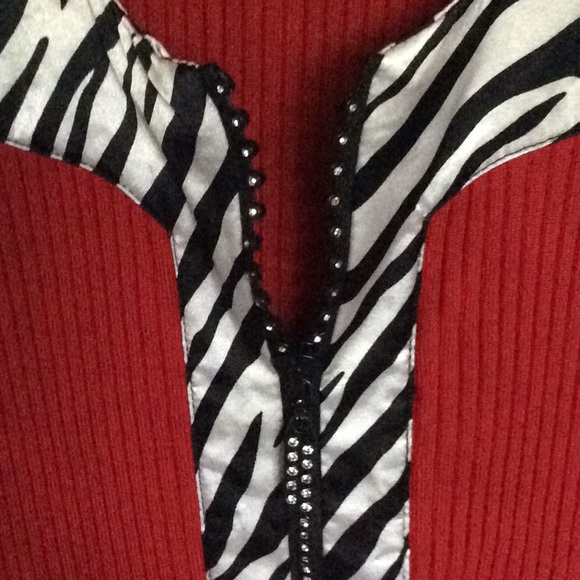 Last chance...huge price drop.Dressy zip tank top - Picture 3 of 6